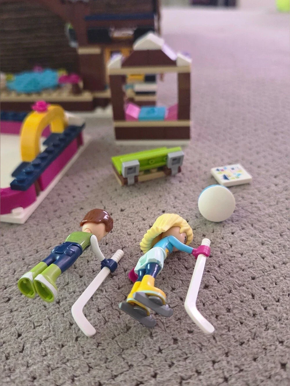 LEGO Friends Snow Resort Ice Rink 97% complete includes mini figures, instructio